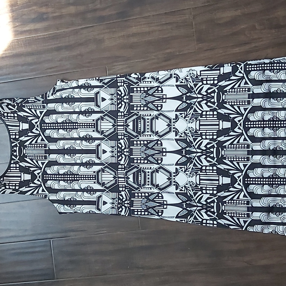Abstract dress - Picture 2 of 4